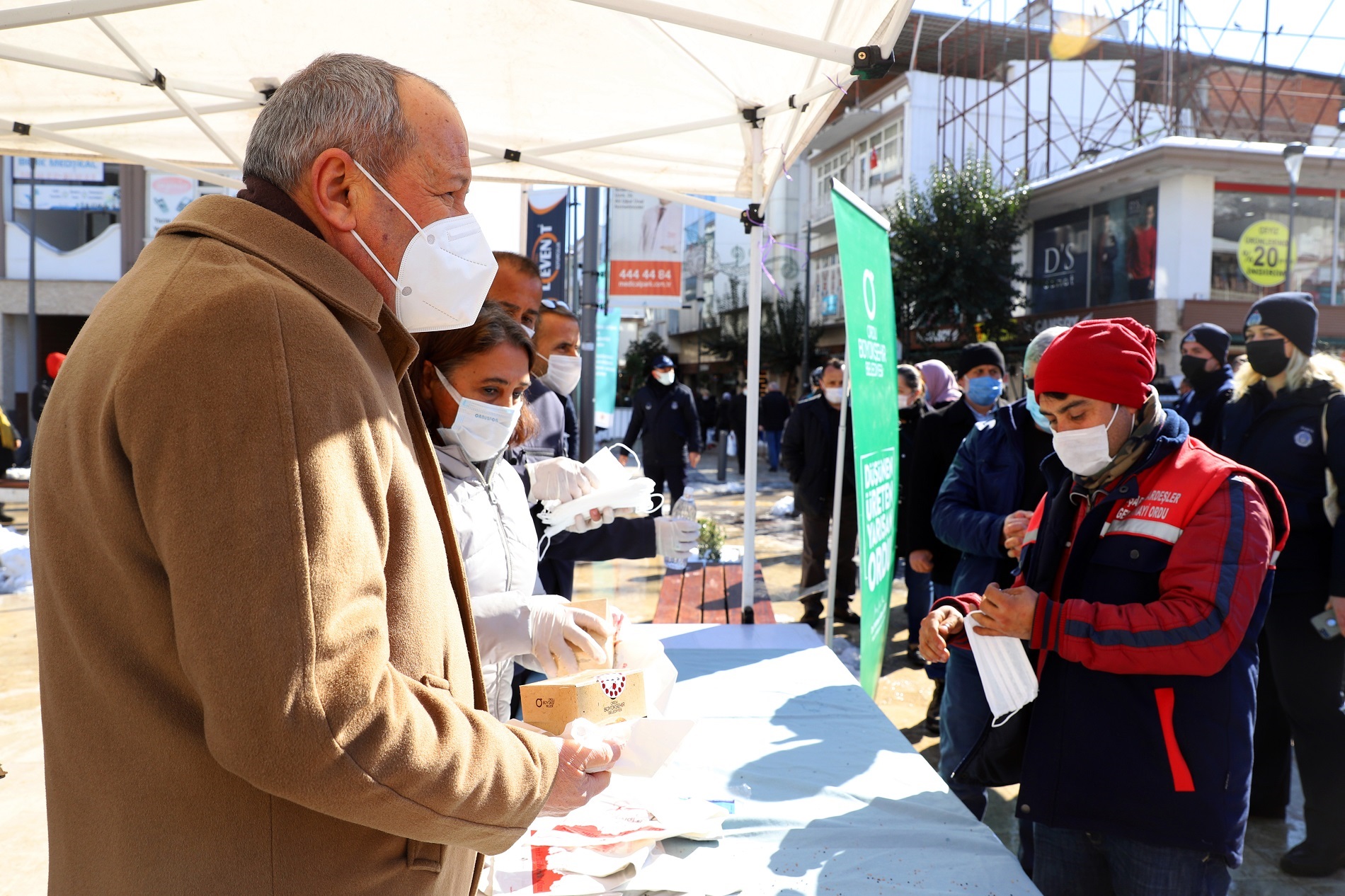 BÜYÜKŞEHİRDEN 19 İLÇEDE KANDİL SİMİDİ İKRAMI